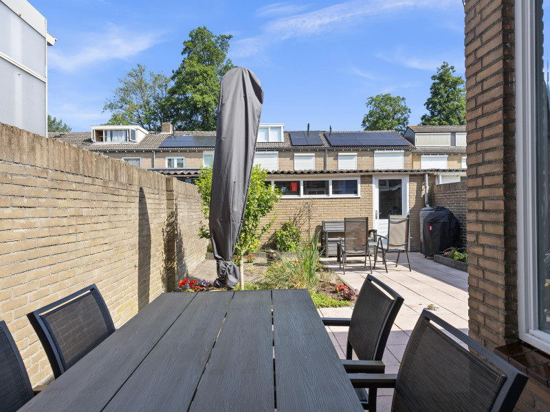 17827433621045038