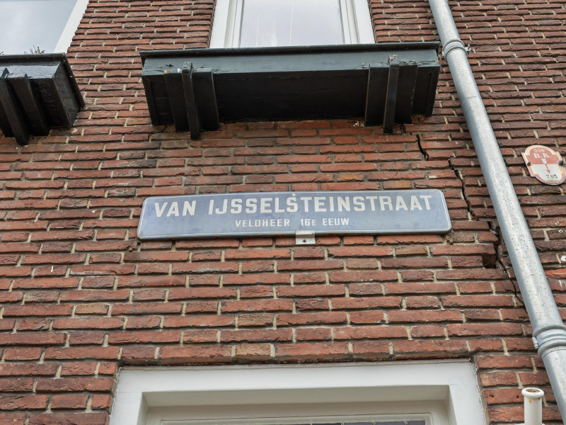 17906968251102618