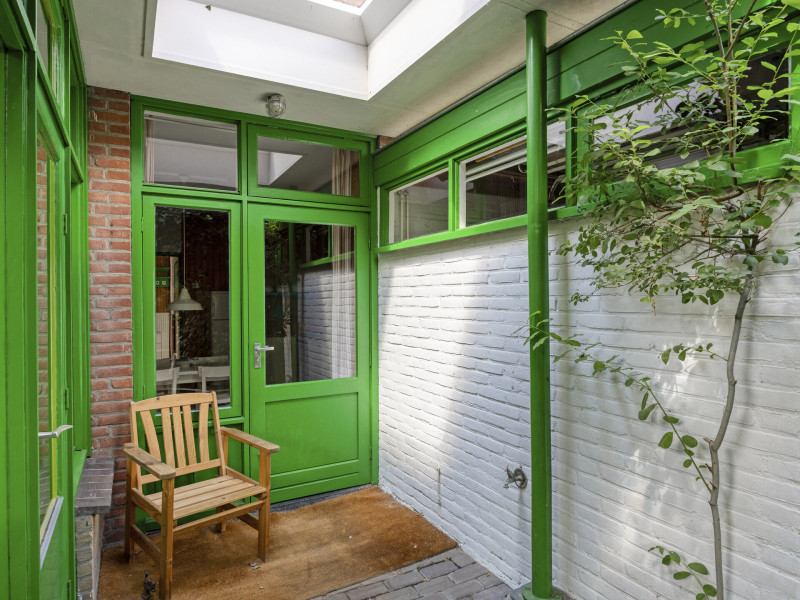 17855098321066053