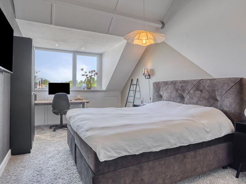 17858404331066813