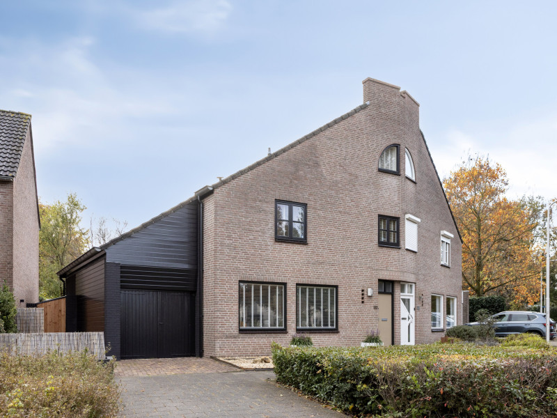 17896330231093323